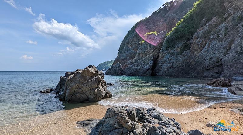 Top 7 Các Bãi Biển Đẹp Ít Người Ở Đà Nẵng Hoang Sơ & Yên Bình Nhất
